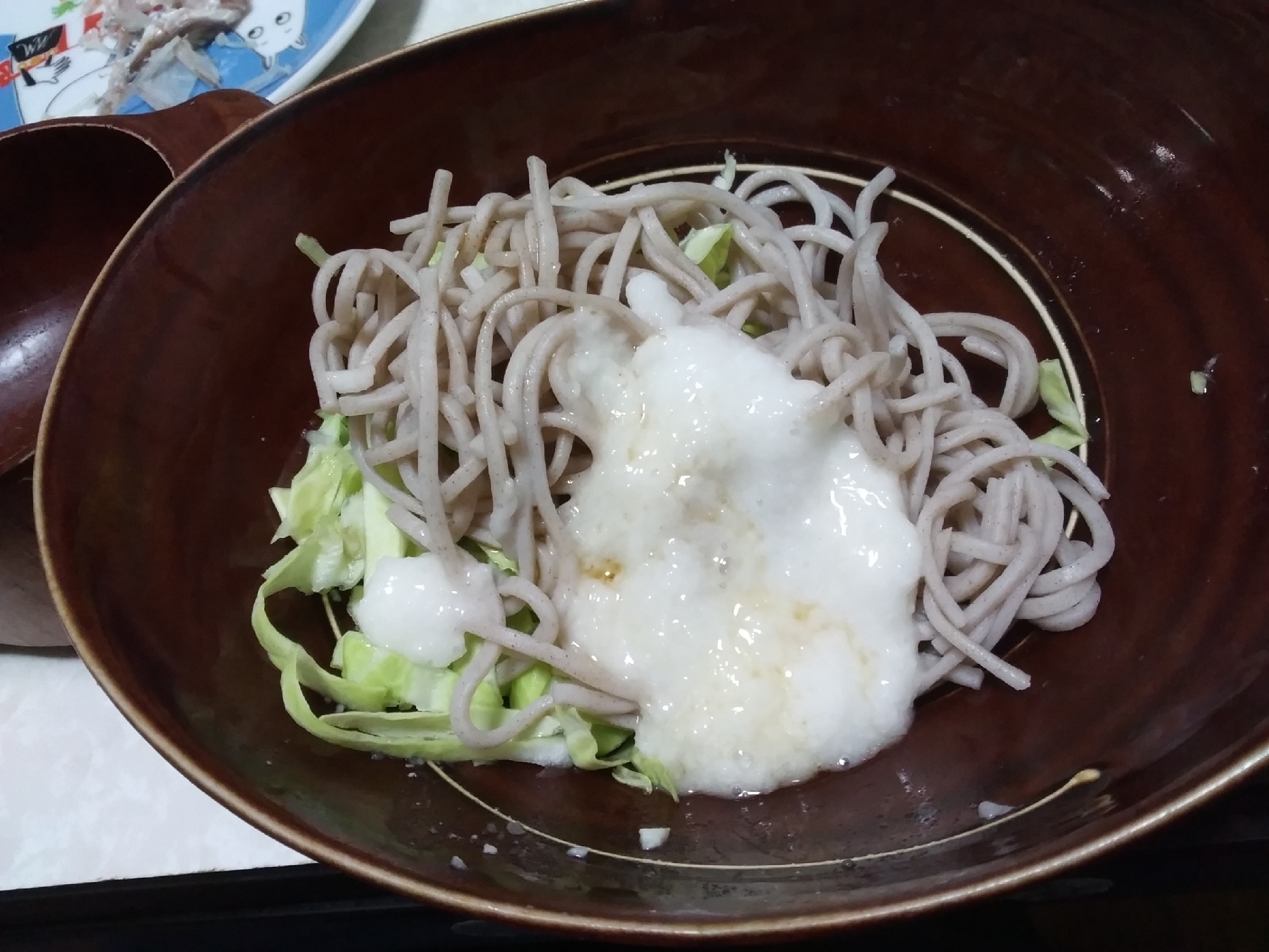 お蕎麦をキャベツととろろでサラダ風に♪