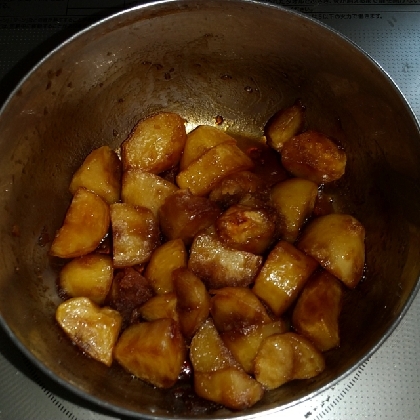 手持ちのジャガイモが大き過ぎた
ので小さく切って作りましたが、濃いめの味付けがご飯が進んでとても美味しかったです。またリピートします。