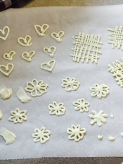 ケーキのデコレーションに 簡単 チョコレート細工 レシピ 作り方 By みさきらりんず 楽天レシピ