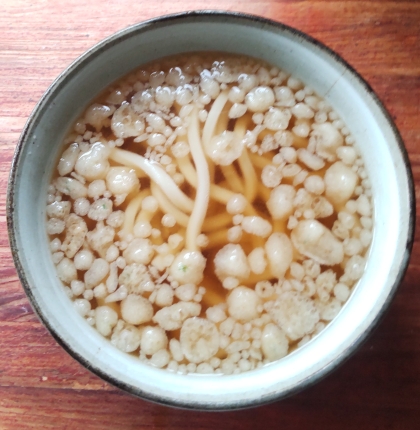 熱々おいしい♡天かすたっぷり鍋焼きうどん
