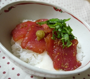 マグロのづけ丼柚子コショウ風味