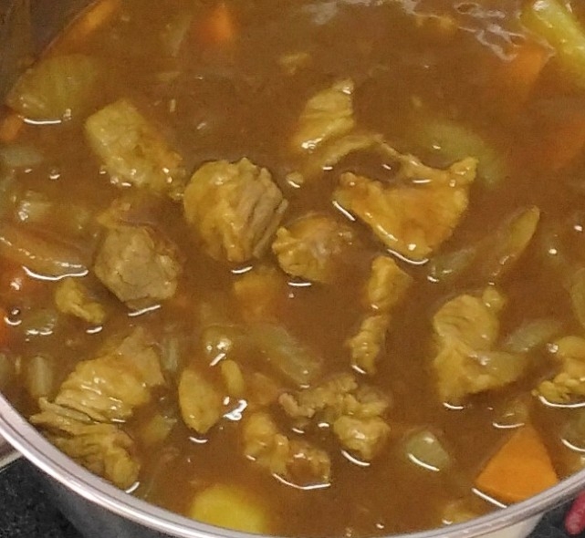 お肉ゴロゴロ■豚と玉ねぎたっぷりカレー‼️肉食