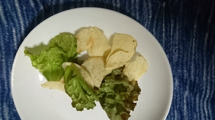 レタスとポテトチップスマヨ混ぜサラダ