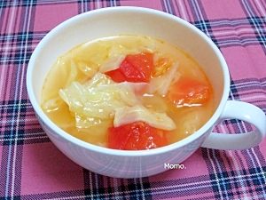 キャベツとトマトの穂先メンマのピリ辛スープ