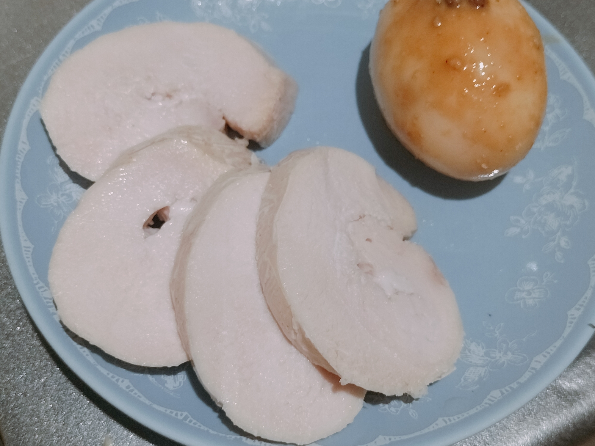 鶏むね肉でヘルシー♪梅昆布茶で簡単に作り置き鶏ハム