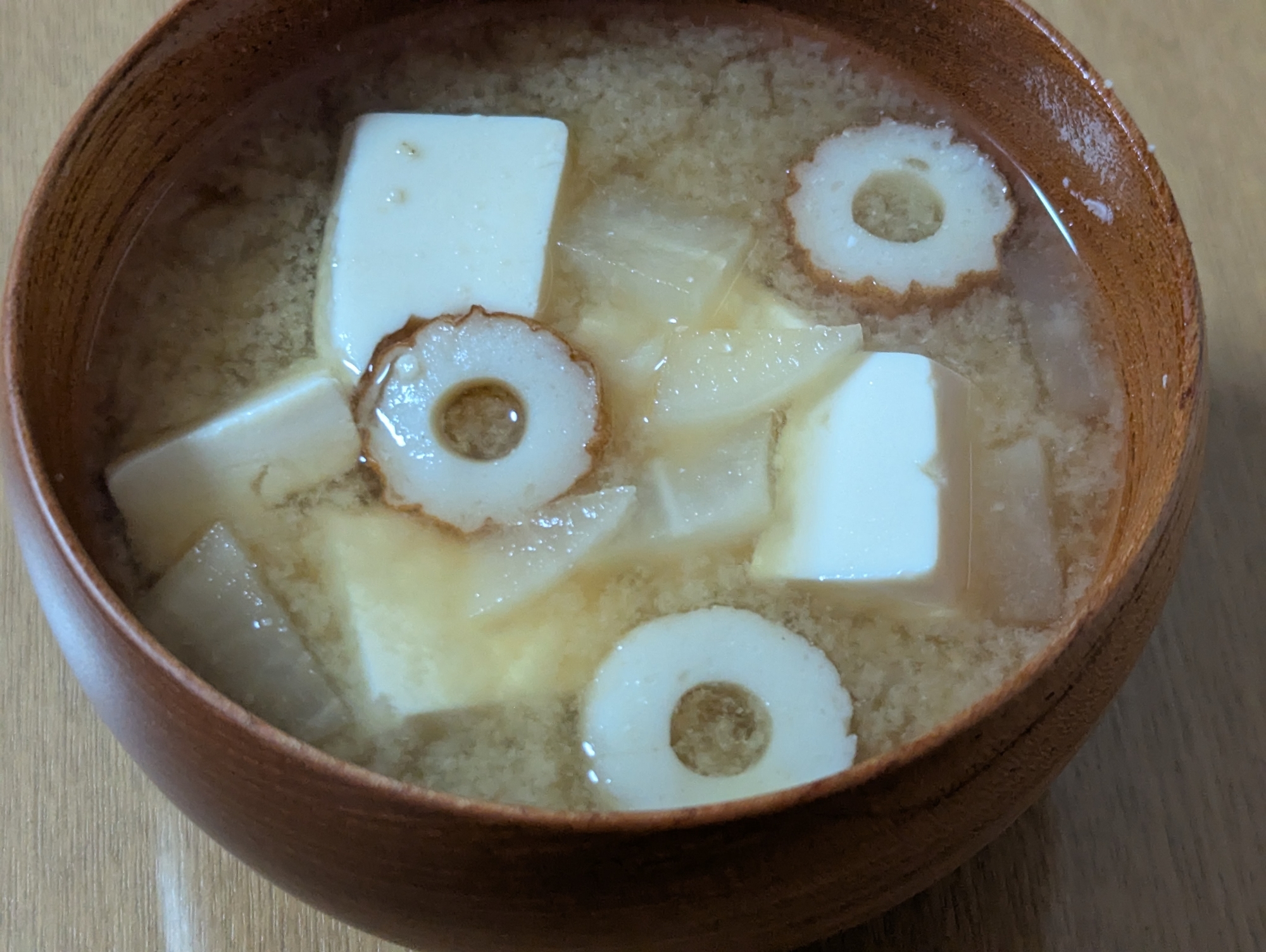 大根、竹輪、とうふ、のお味噌汁