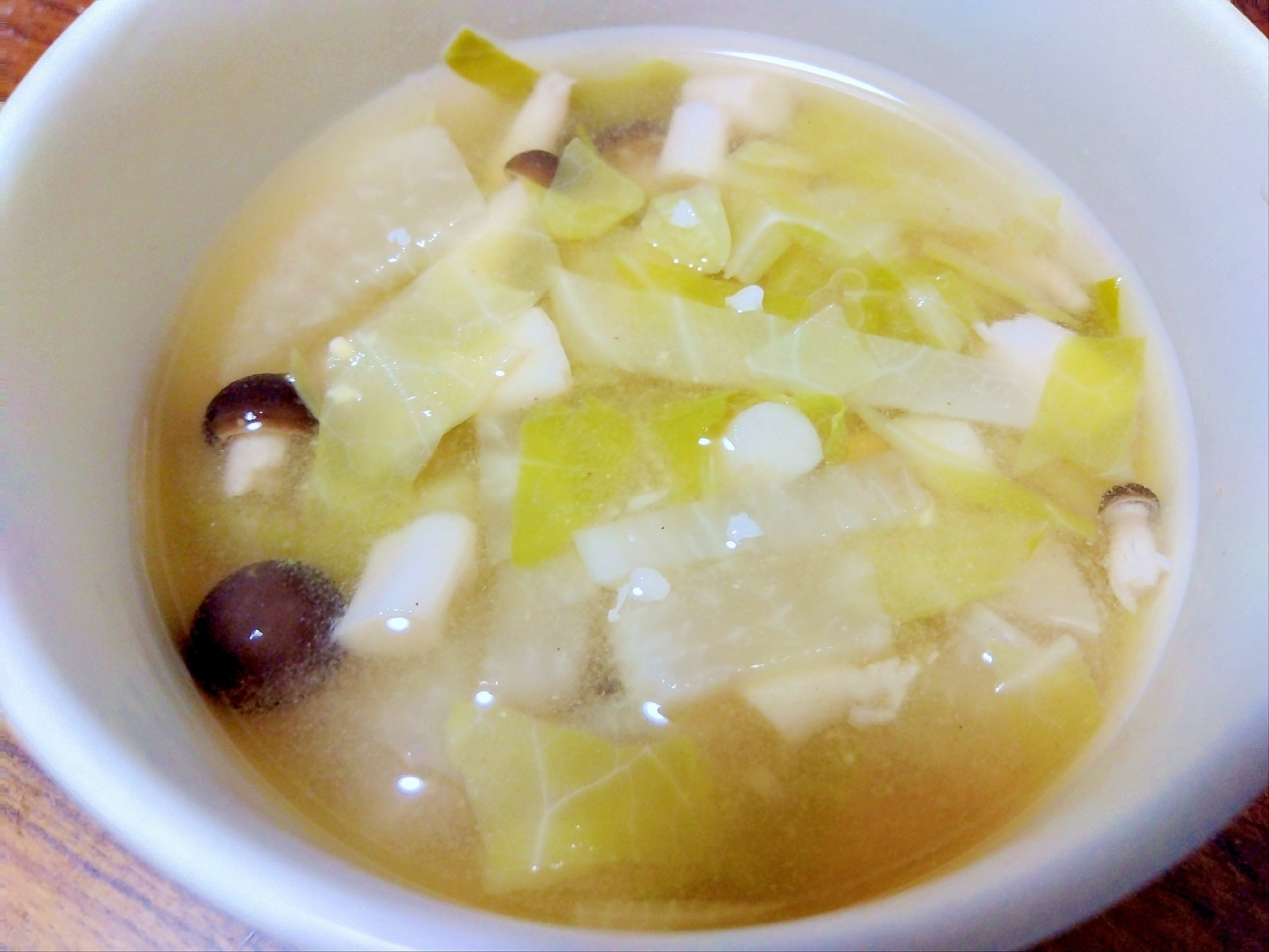 大根しめじキャベツ味噌汁