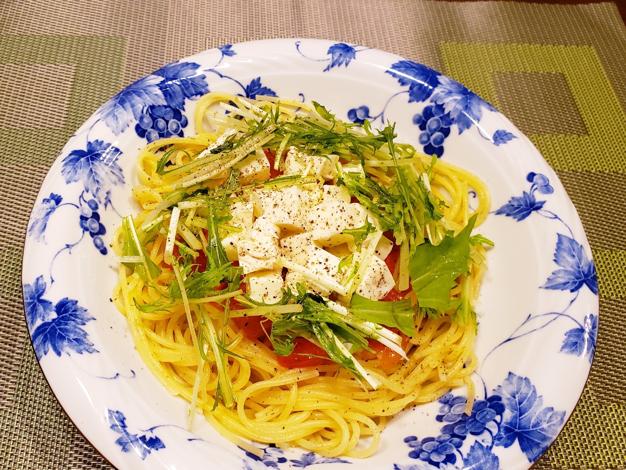 トマトとモッツァレラチーズの さっぱりパスタ