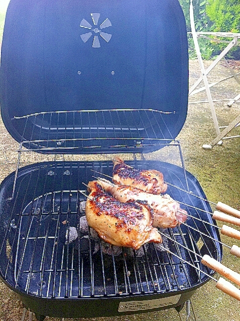 チキンの炭火焼き、塩ニンニクマリネ