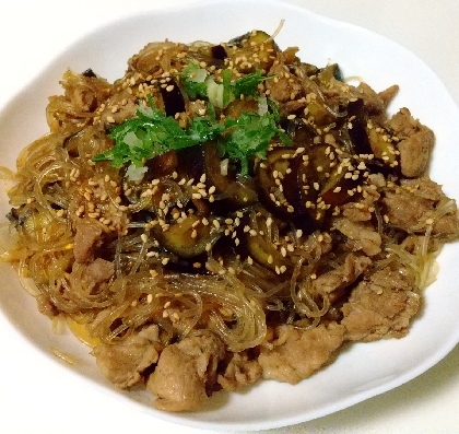 ご飯がすすむ！豚肉となすと春雨の炒め物♪