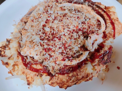 ダイエット中なのでありがたいーっ(ˊᵕˋ)おからのお好み焼きは、長芋が入ってる感じのフワフワに仕上がりました♡おいしーので普通のお好み焼きよりいいですね！！