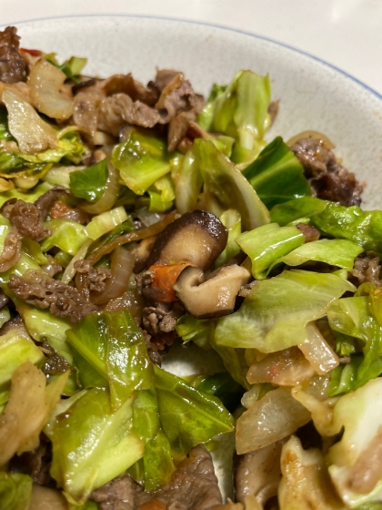 牛とキャベツで野菜炒めはありそうでやったことなかったのですが、ガーリック醤油味がよく合って、ガッツリ系オカズになりました。美味しかったです。