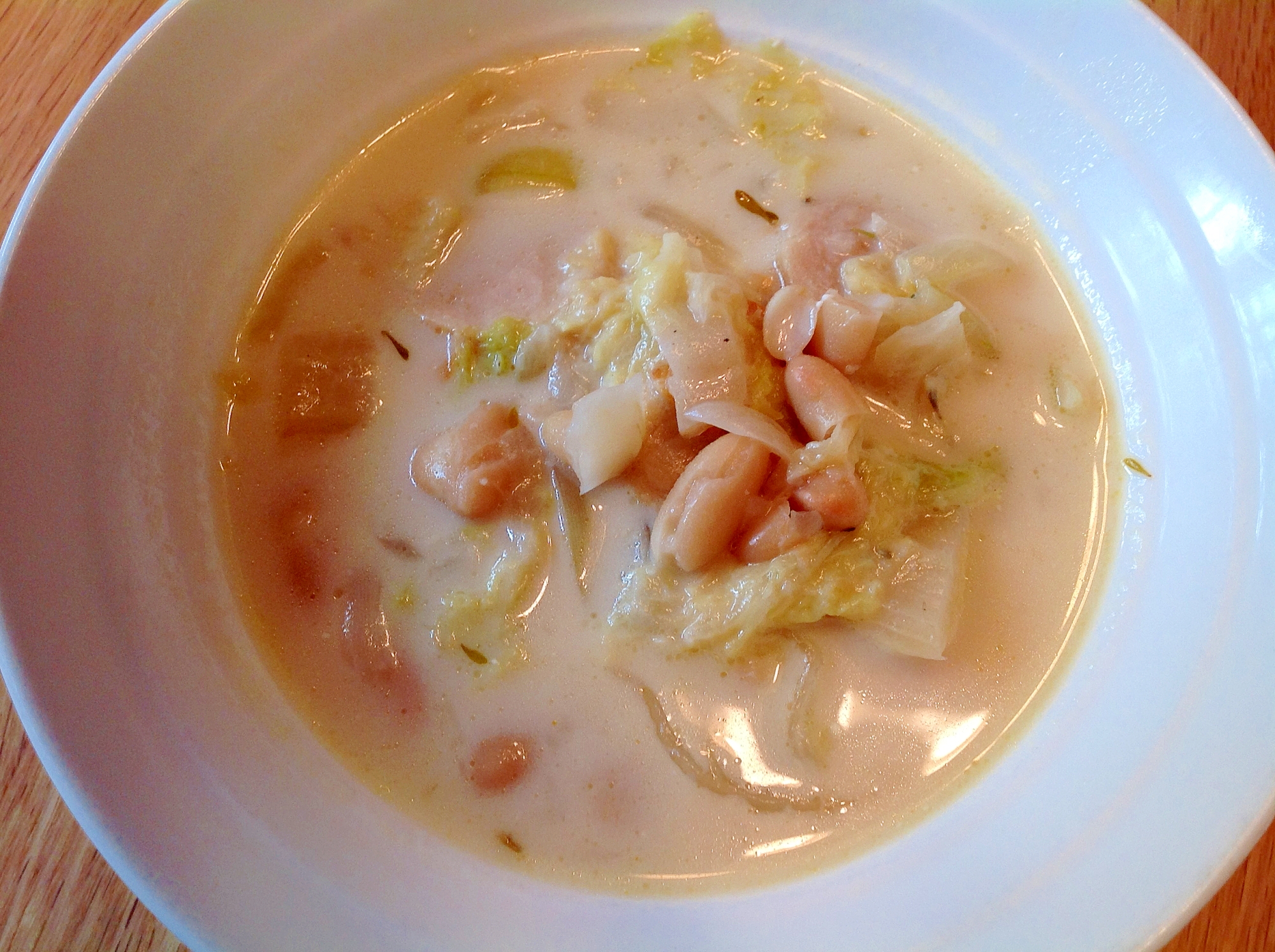 白菜と白インゲン豆の白いスープ