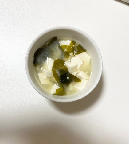 わかめ・ねぎ・油揚げの味噌汁