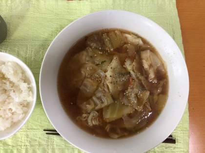 インスタント麺で作りましたが、
ボリューム満点。
大満足です