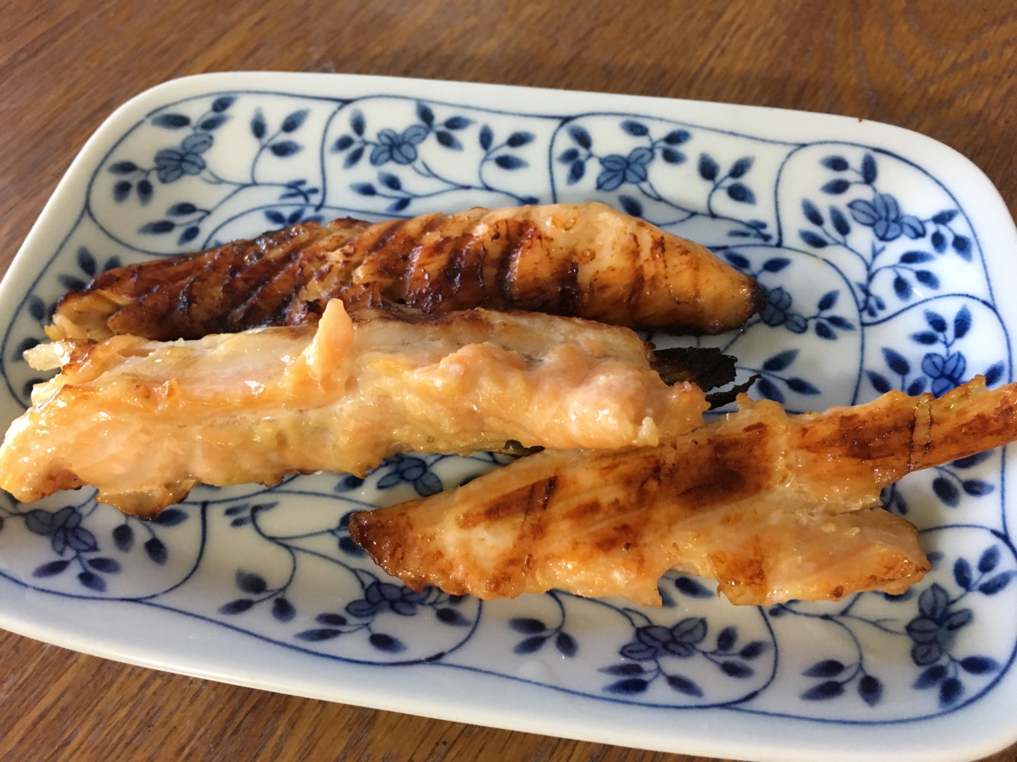 漬け込むだけ♪サーモンハラスの味噌漬け焼き