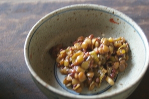 レンズ豆とたかきびのカレー味煮