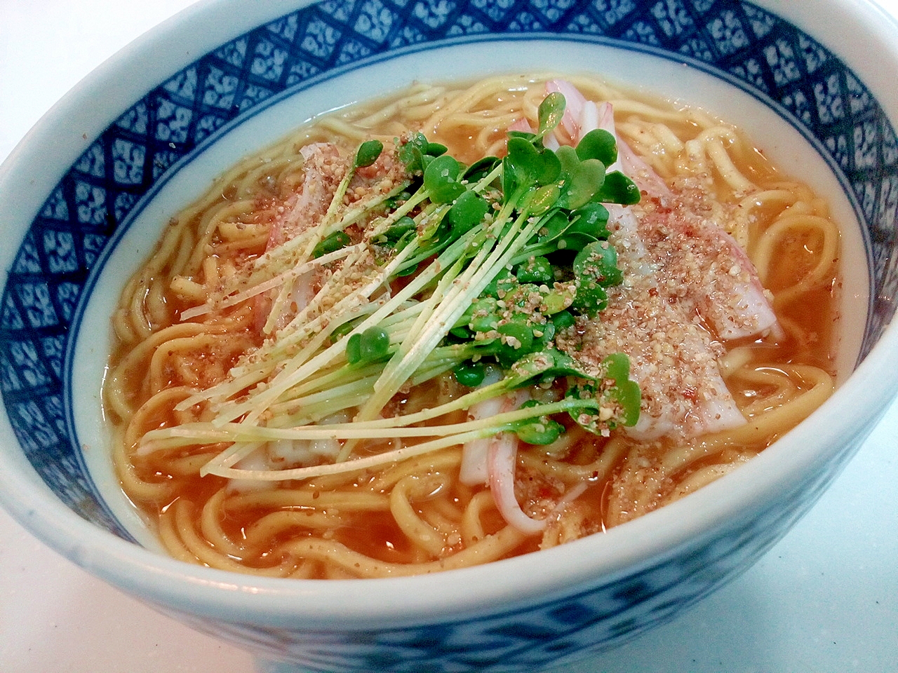 かにかまとかいわれ大根とえごまの味噌ラーメン