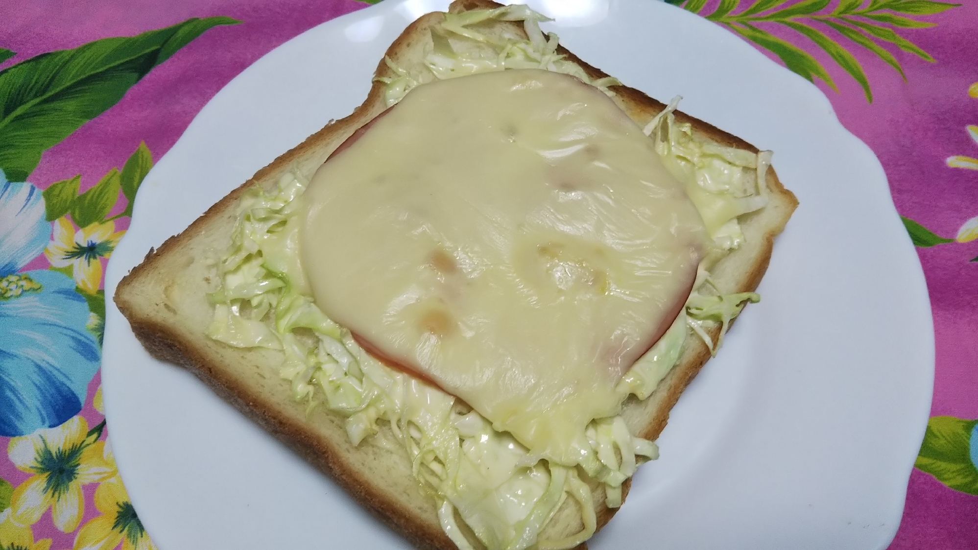 キャベツマヨとハムとチーズのトースト☆
