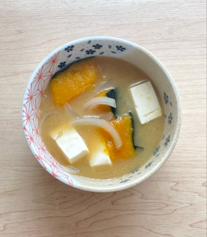 かぼちゃと豆腐と玉ねぎの味噌汁☆