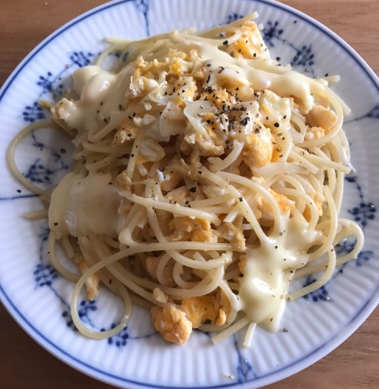 炒り卵と玉ねぎのチーズパスタ
