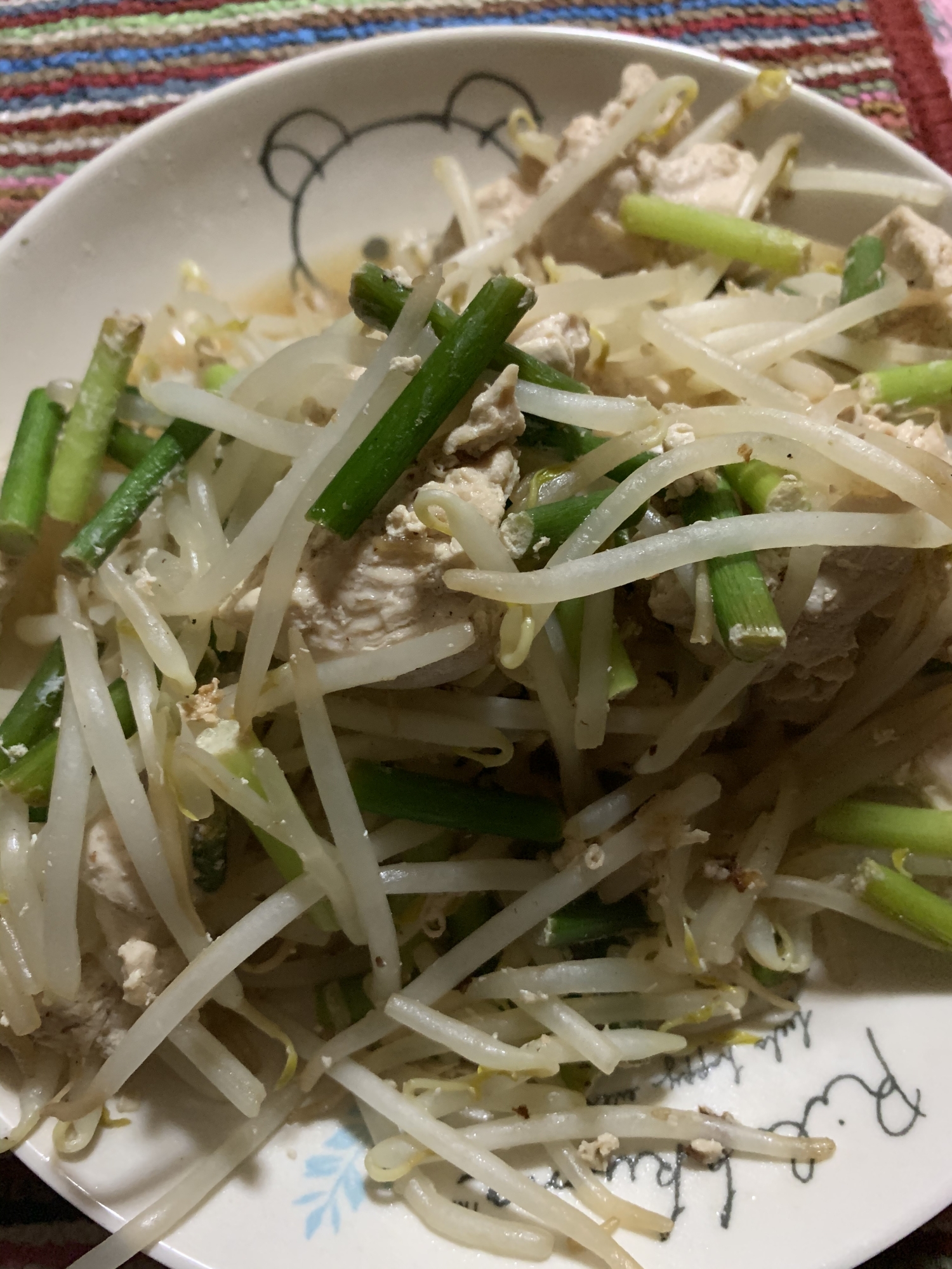 鶏胸肉とニンニクの芽漬け焼きもやし炒め