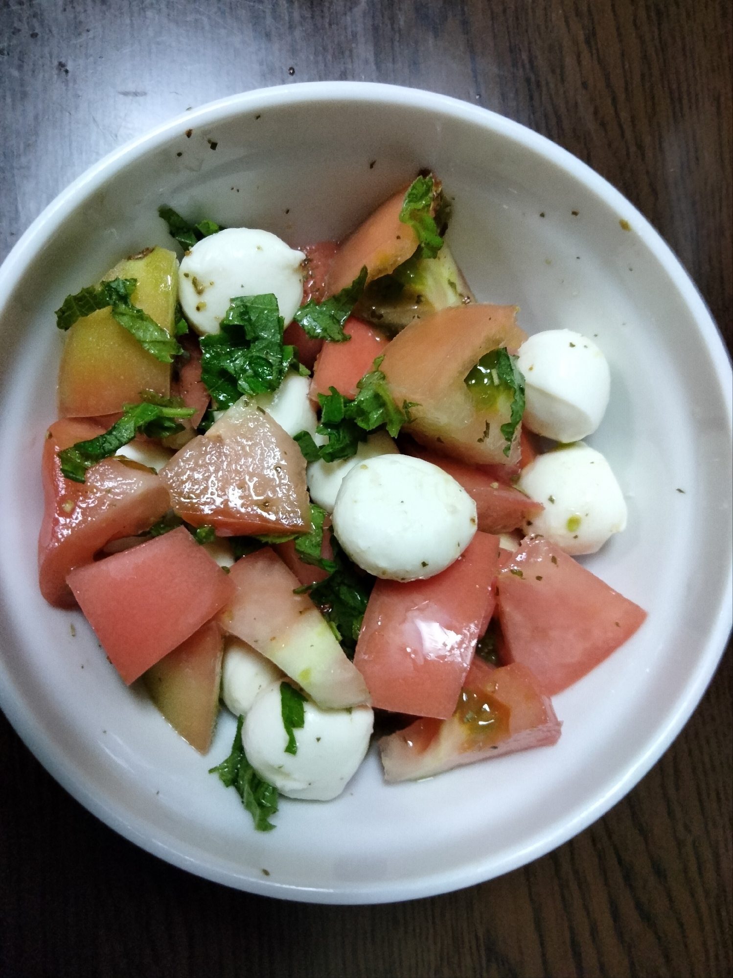 モッツァレラチーズとトマト大葉の簡単サラダ