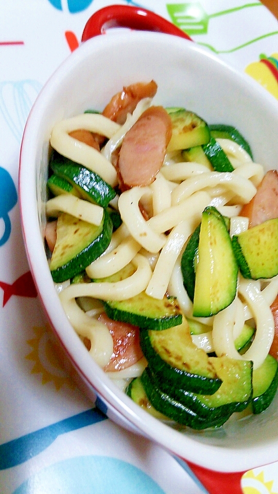 ズッキーニとウインナーの焼きうどん 幼児食にも レシピ 作り方 By にゃんこすけ321 楽天レシピ