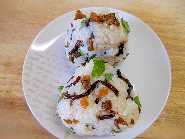 ししゃもきくらげと大葉 キューちゃんのおにぎり レシピ 作り方 By アルプスの乙女 楽天レシピ