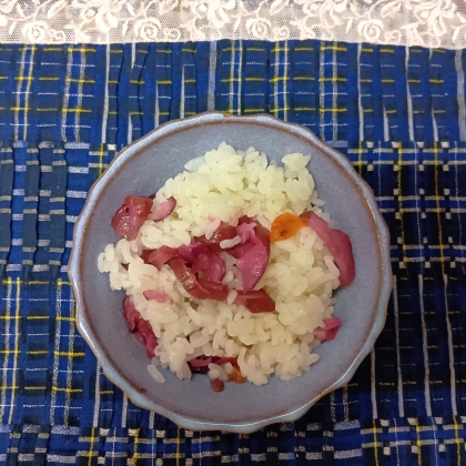 雑穀ごはんおにぎり 梅干大葉白ごま