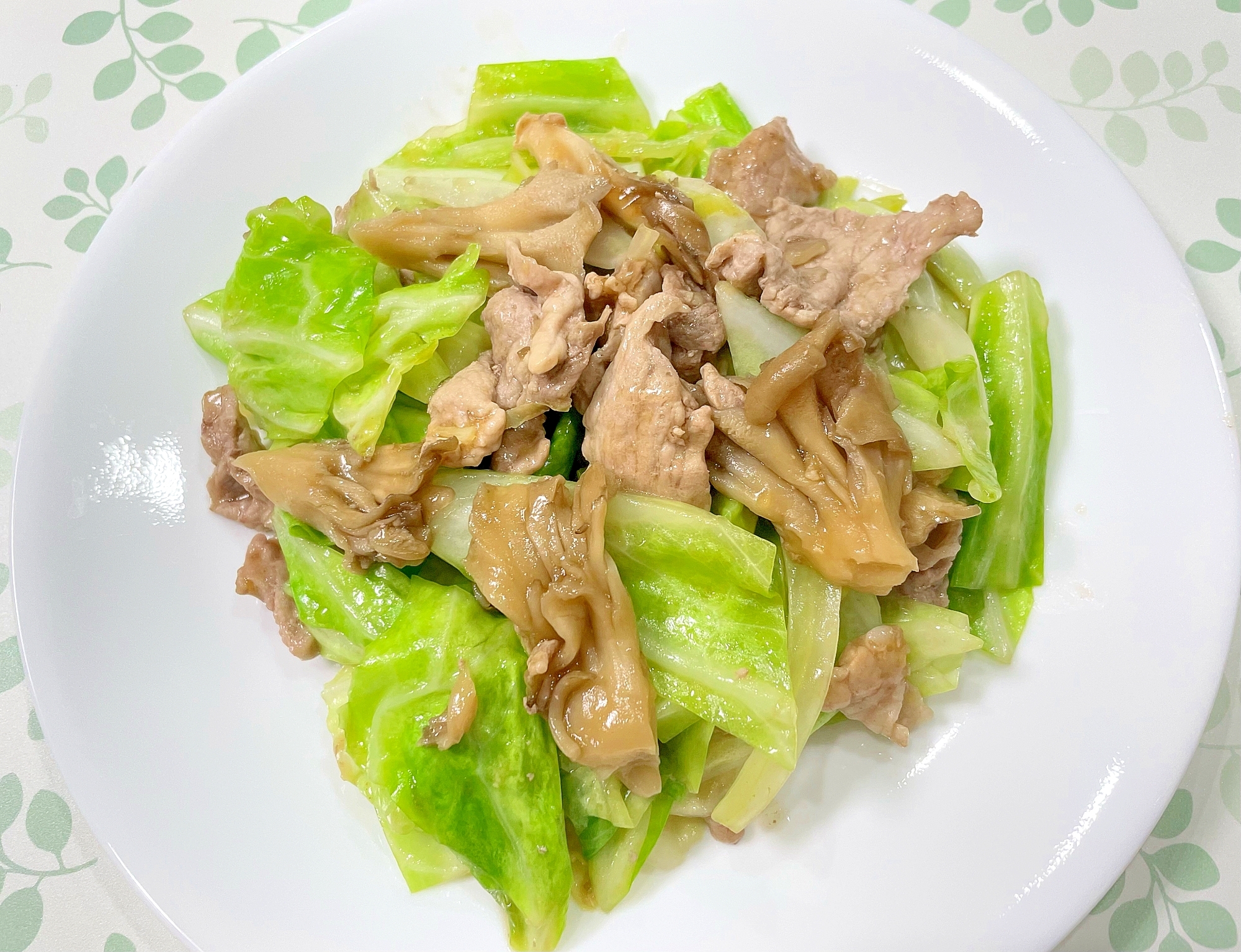 キャベツと舞茸と豚肉の醤油炒め