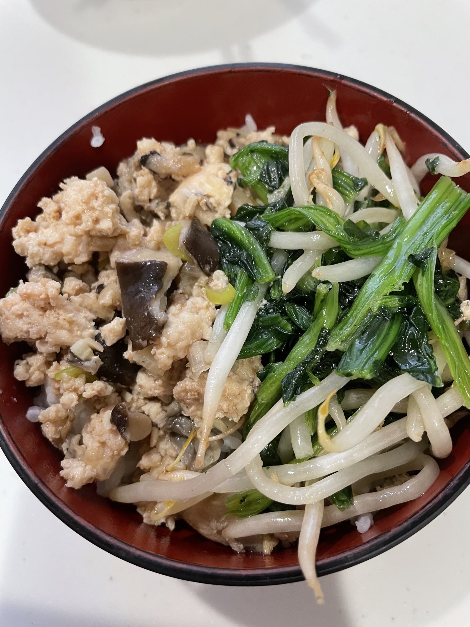 そぼろと野菜ナムル丼