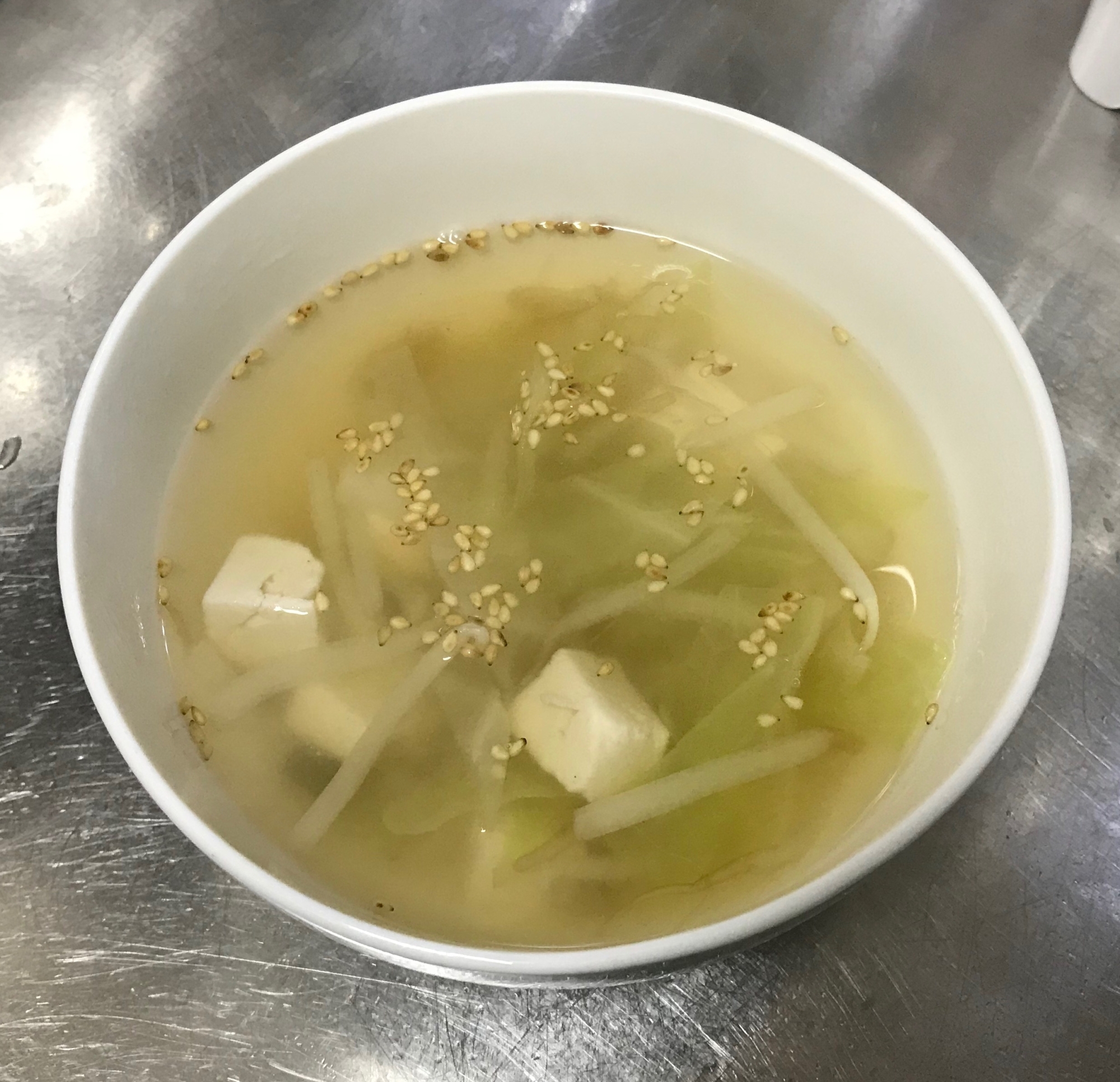 牛肉だしの素使用♬簡単 もやしとキャベツのスープ