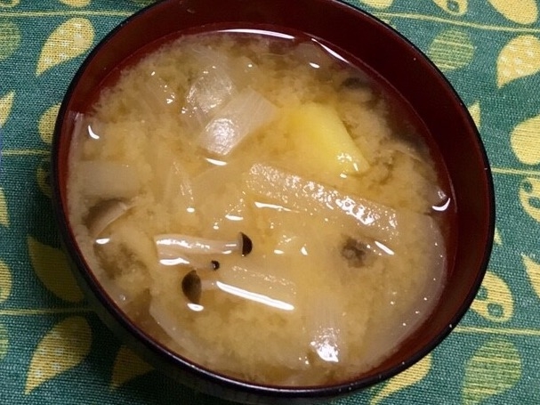 しめじとじゃがいもの味噌汁 レシピ 作り方 By シバ犬さん 楽天レシピ しめじとじゃがいもの味噌汁 レシピ 作り方 By シバ犬さん 楽天レシピ
