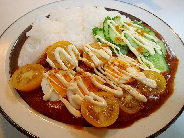 ❤ゆで卵＊胡瓜＊トマトのせカレー❤