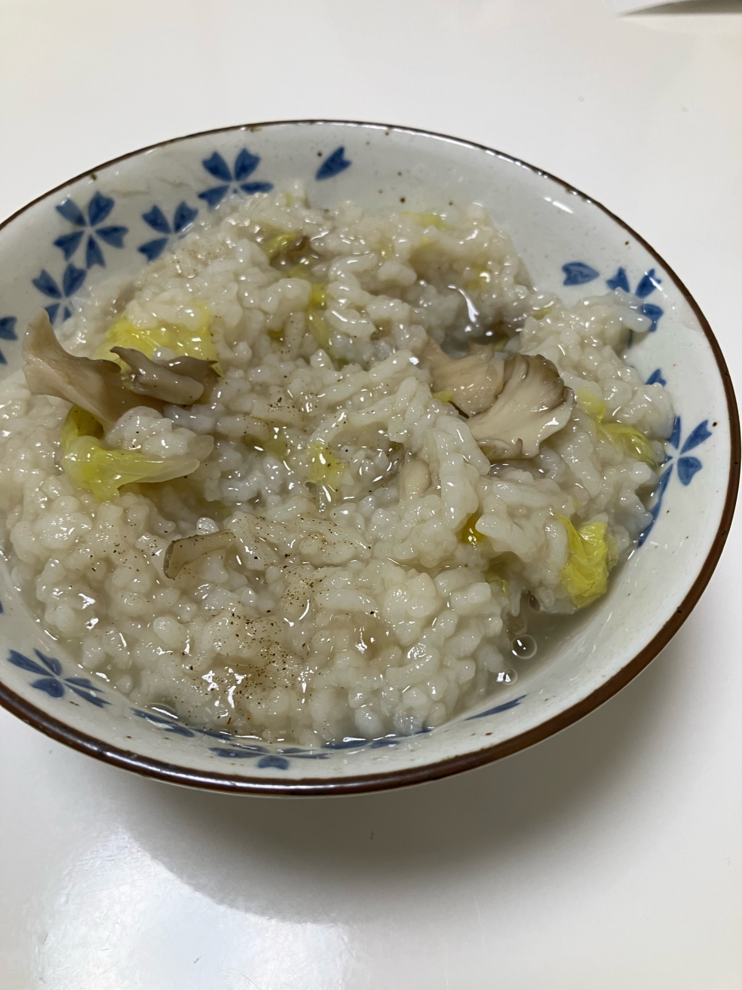 便秘解消にも。炊飯器で舞茸と白菜の優しいお粥