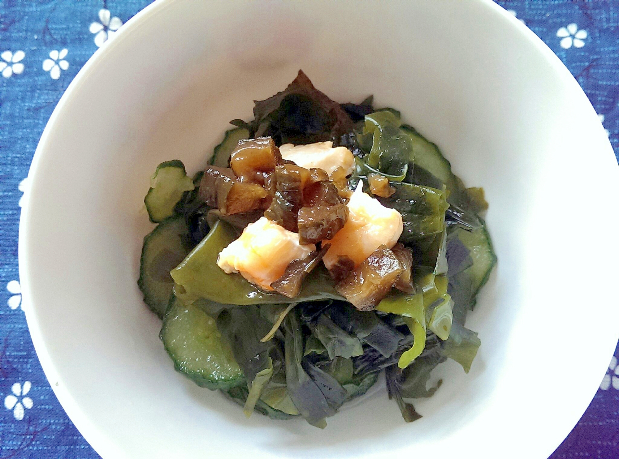 キューちゃんとえびとわかめときゅうりの酢の物