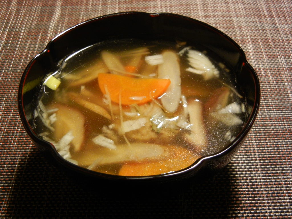 ごぼうとニンジンの肉団子スープ