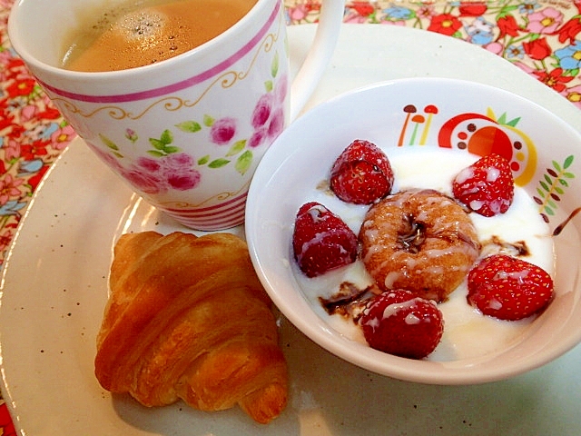 苺ドーナツygとクロワッサンと珈琲のワンプレート レシピ 作り方 By ぷ みぃまま 楽天レシピ 苺ドーナツygとクロワッサンと珈琲のワンプレート レシピ 作り方 By ぷ みぃまま 楽天レシピ