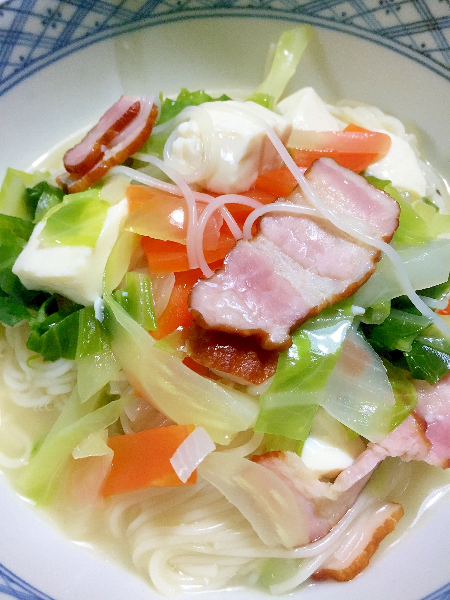 鍋ひとつで野菜たっぷりコンソメ仕立ての素麺♪