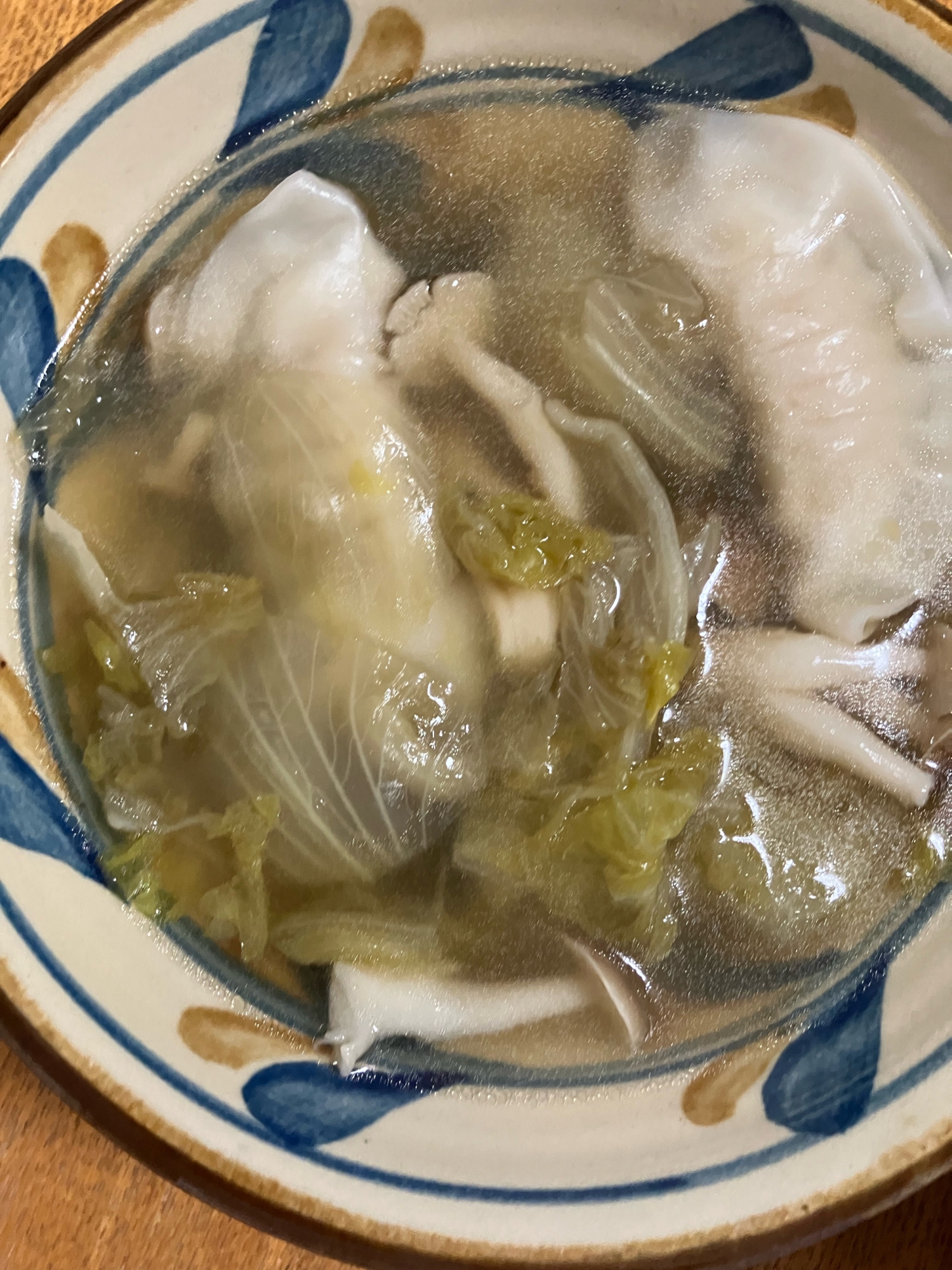 レタスたっぷり水餃子スープ