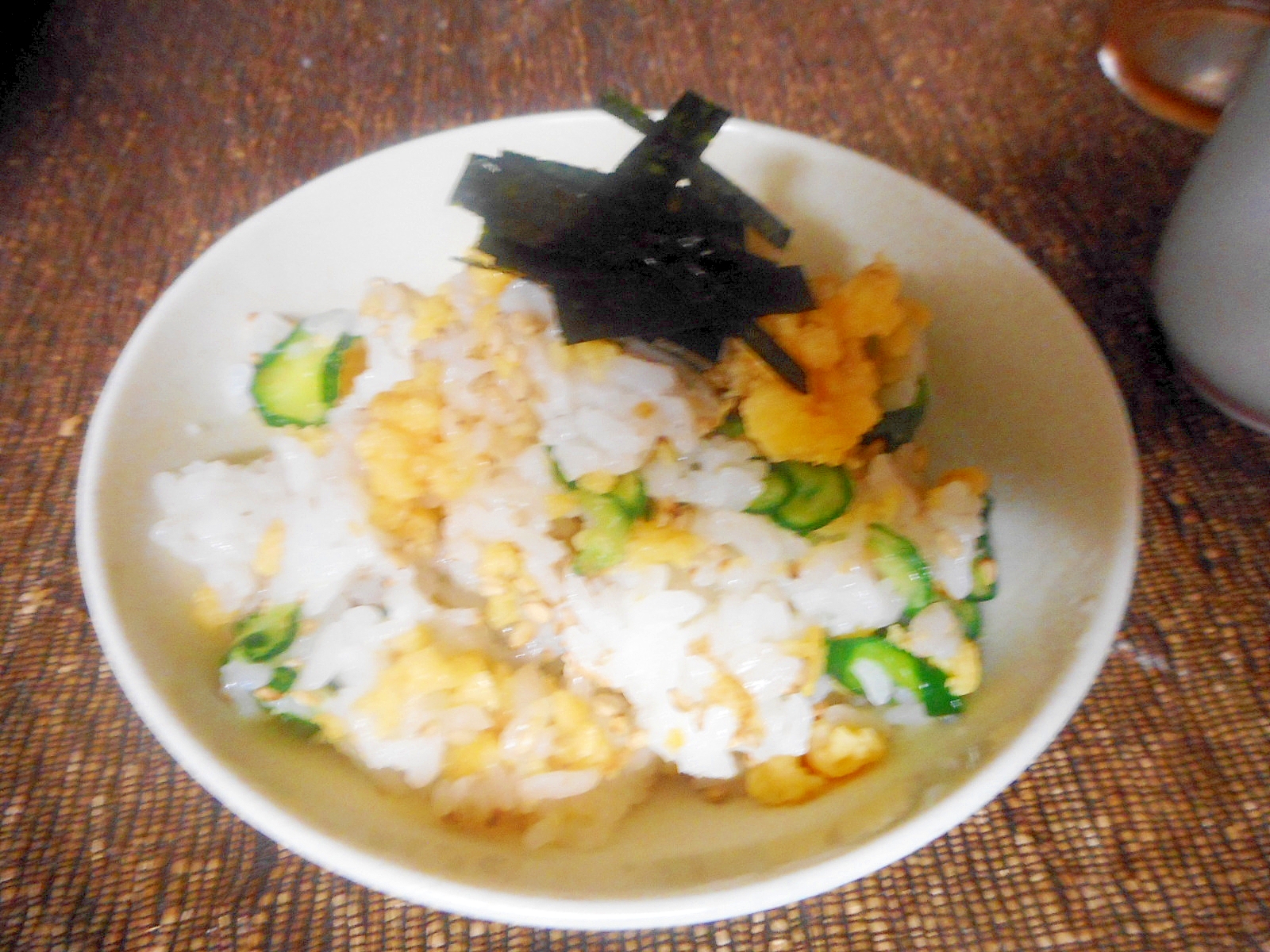 炒り卵とキュウリの混ぜ寿司