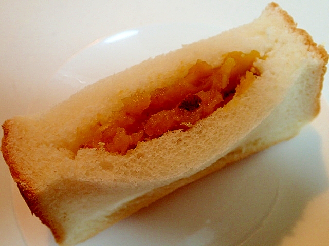 厚切りパンで　アーモンド・黒糖入り安納芋サンド