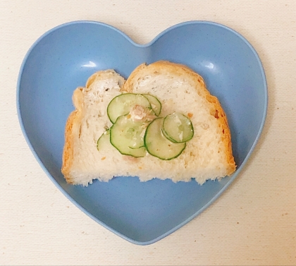 ☆きゅうりの胡麻マヨ和え乗せ食パンの甘酒煮☆