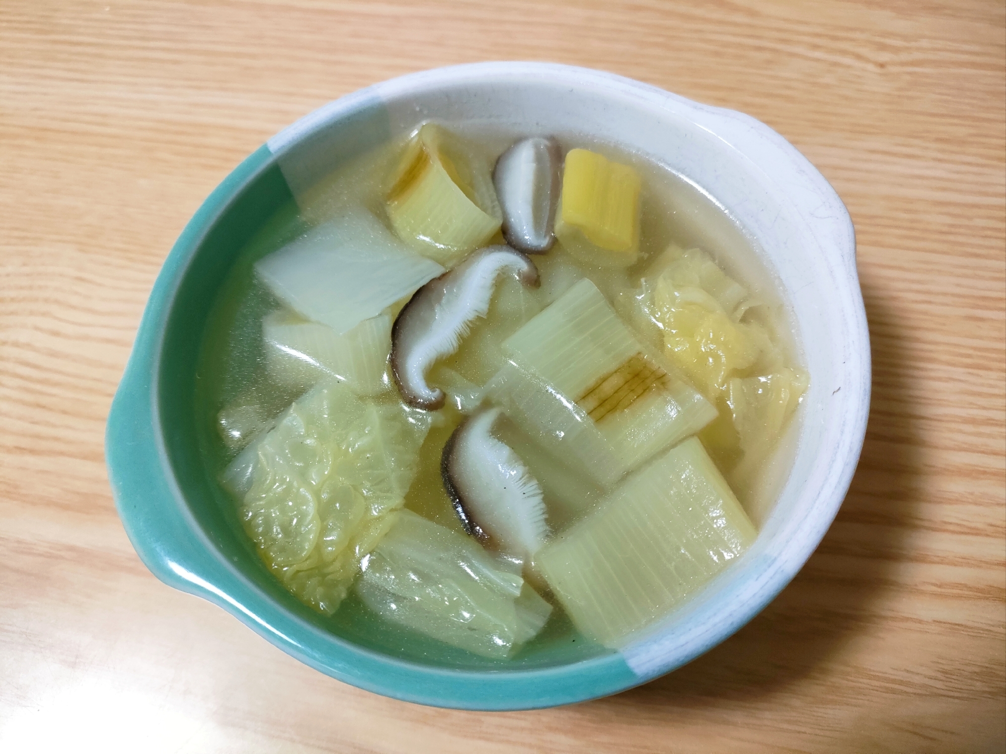 白菜と長ねぎと椎茸の中華スープ