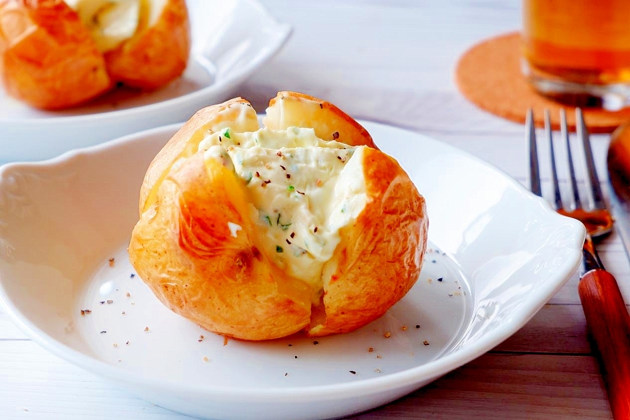 ポテトのグリル　国産チーズとガーリックのソース添え