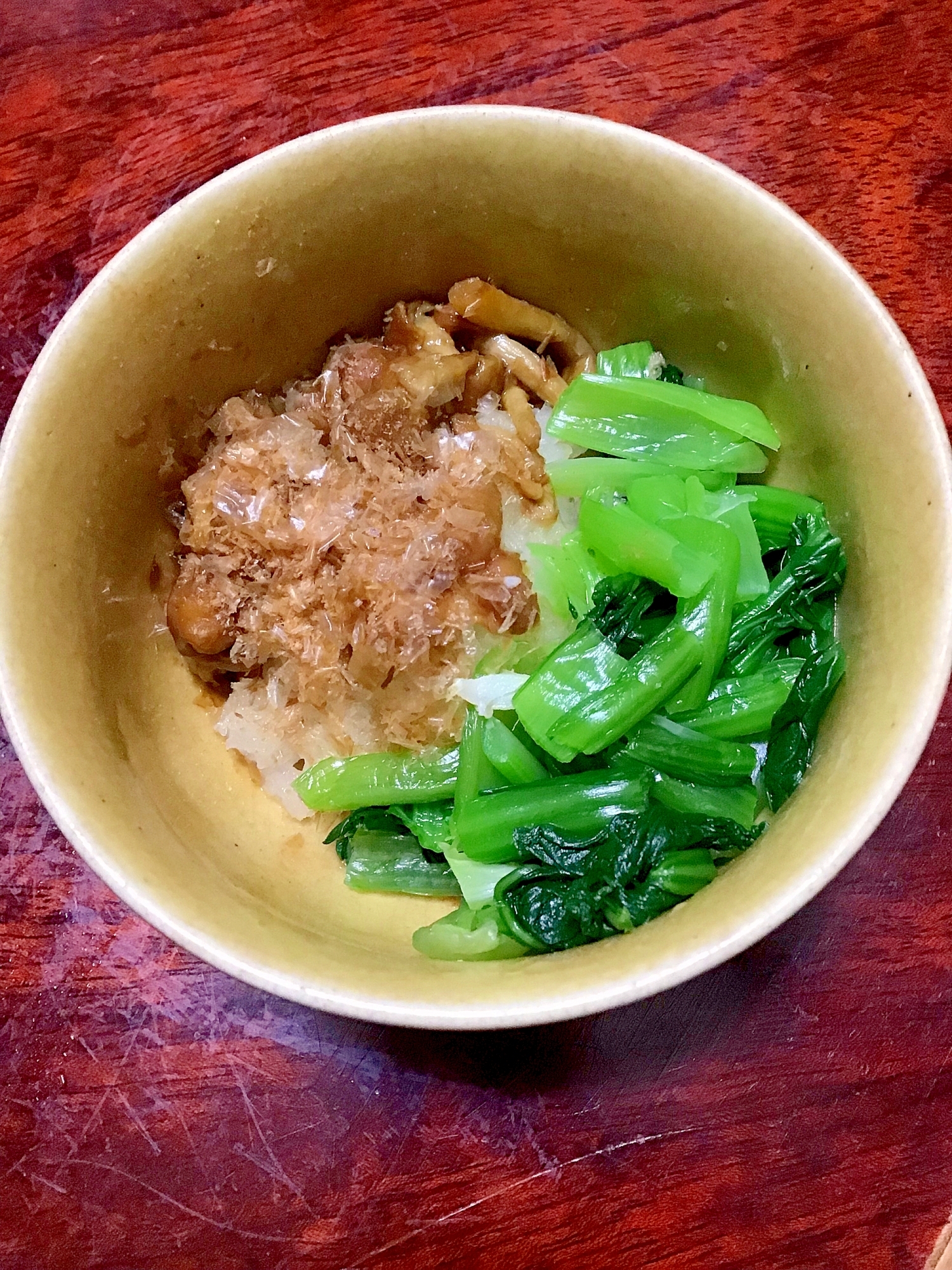 小松菜も一緒にナメコおろし。
