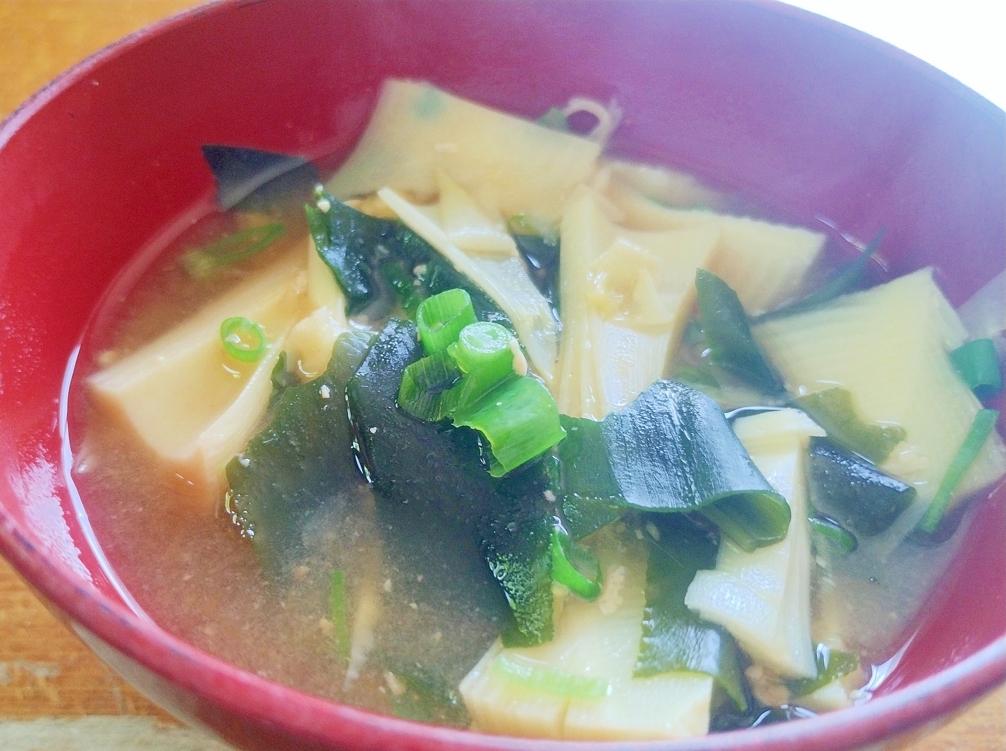 筍と　わかめの　みそ汁