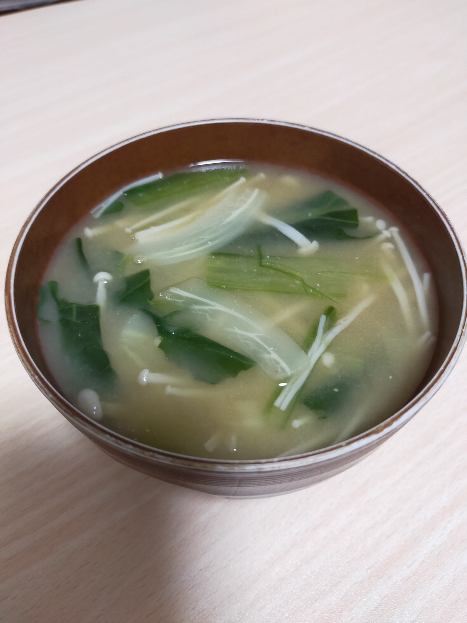 小松菜とえのきとキャベツの芯のお味噌汁