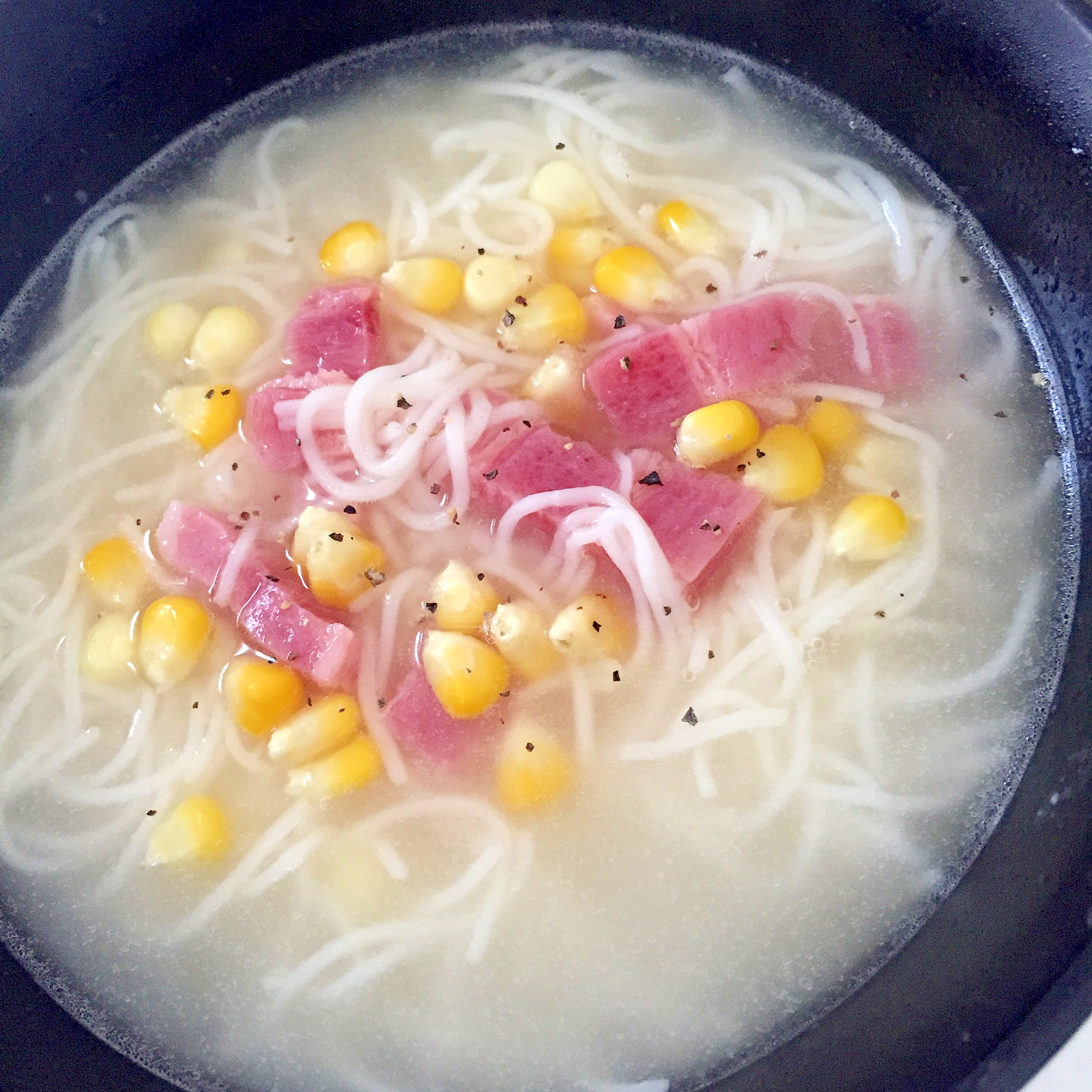 ベーコンとコーンのとん骨ラーメン☆彡